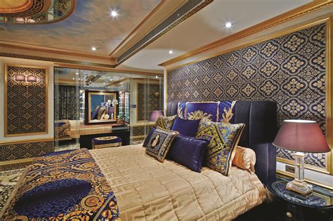 Buy versace home residential flat emirati federation  The exclusive new store is located in the prestigious Down Town area of Beirut and exemplifies the famous Italian designer’s contemporary style, featuring white